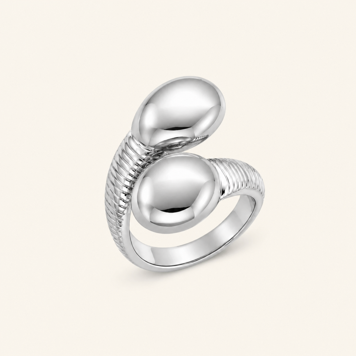 Anel Folheado a Ouro 18k e Prata Detalhado Com Esferas