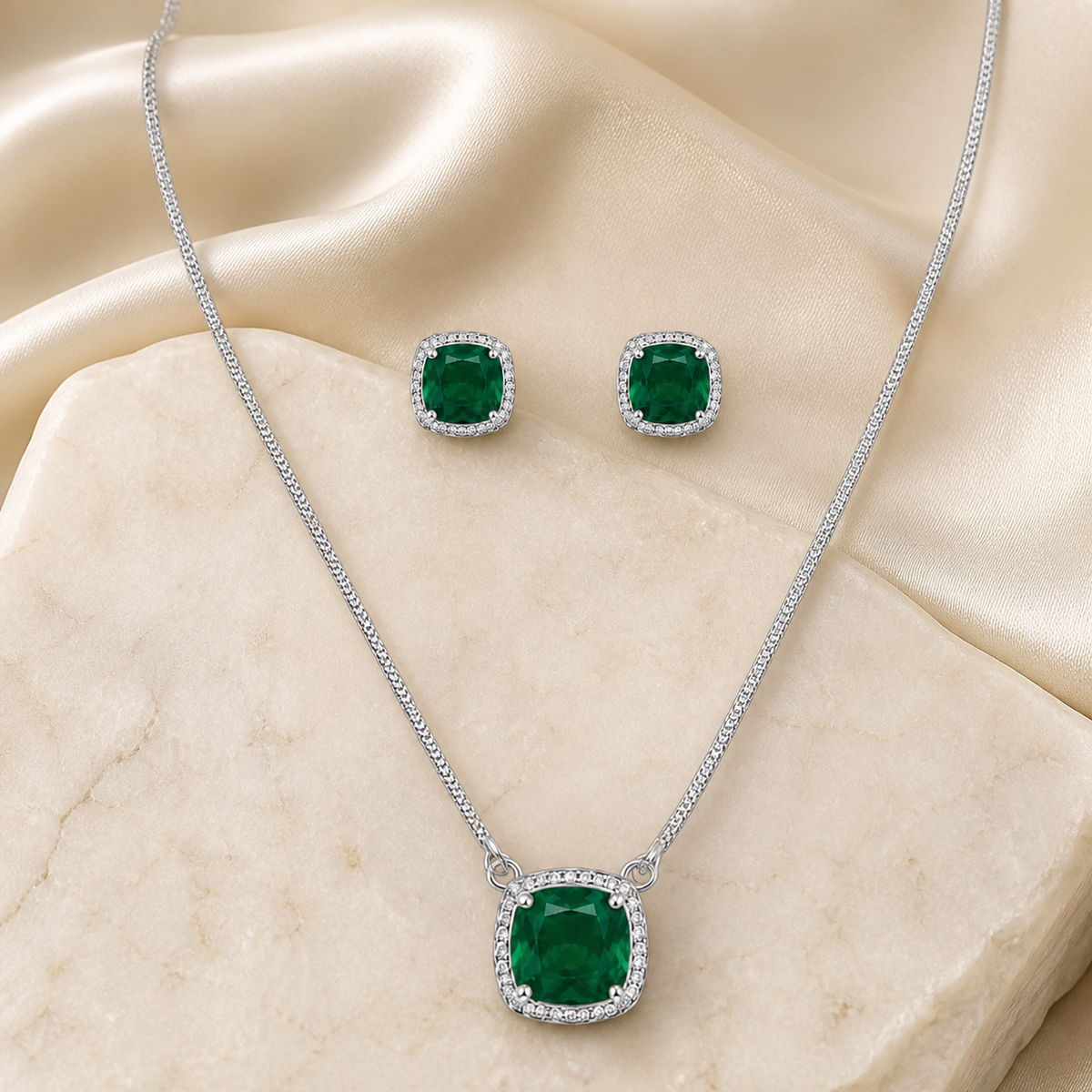 Conjunto Colar e Brinco Folheado a Ouro 18k e Prata Quadrado de Cristal