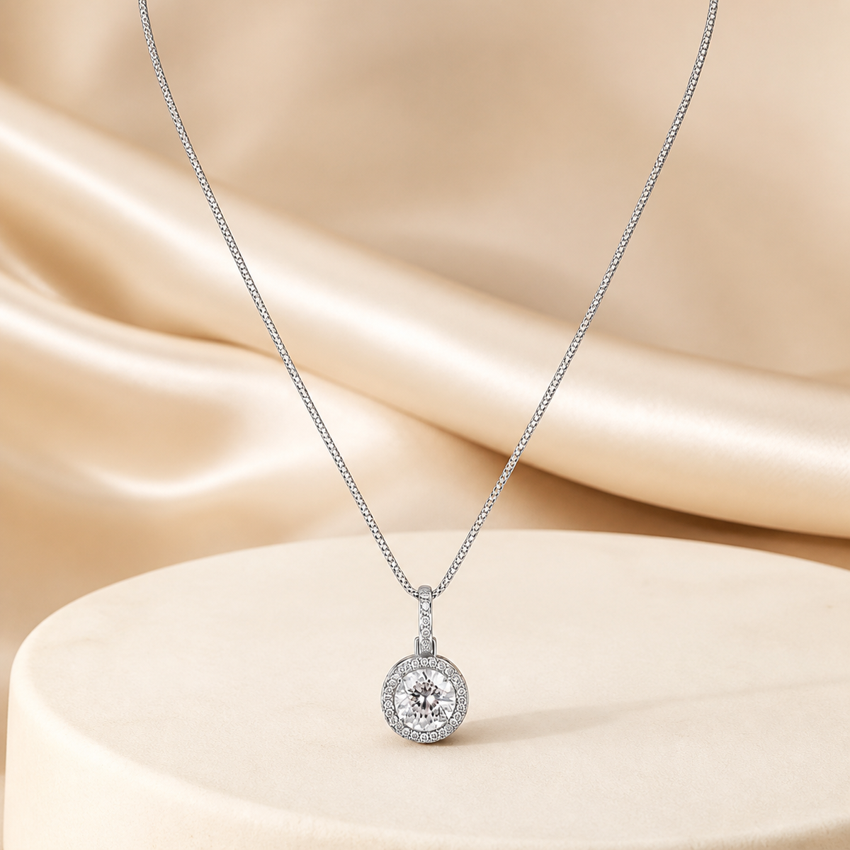 Colar Folheado a Ouro 18k e Prata Circulo Cravejado P