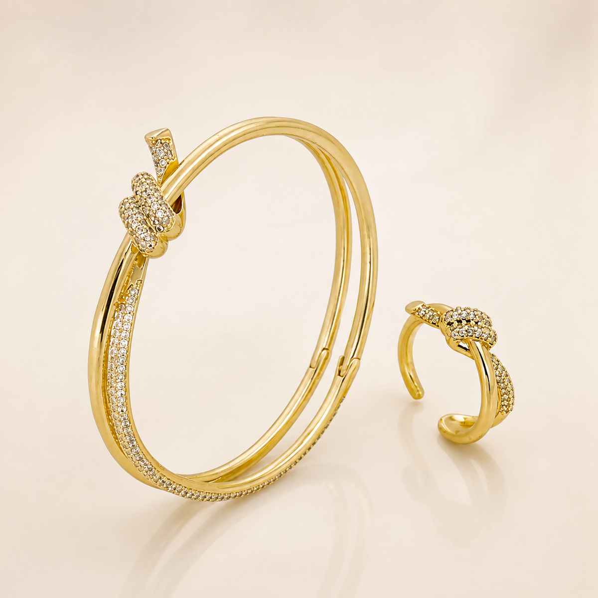 Conjunto Bracelete e Anel Folheado a Ouro 18k Design Laço Cravejado