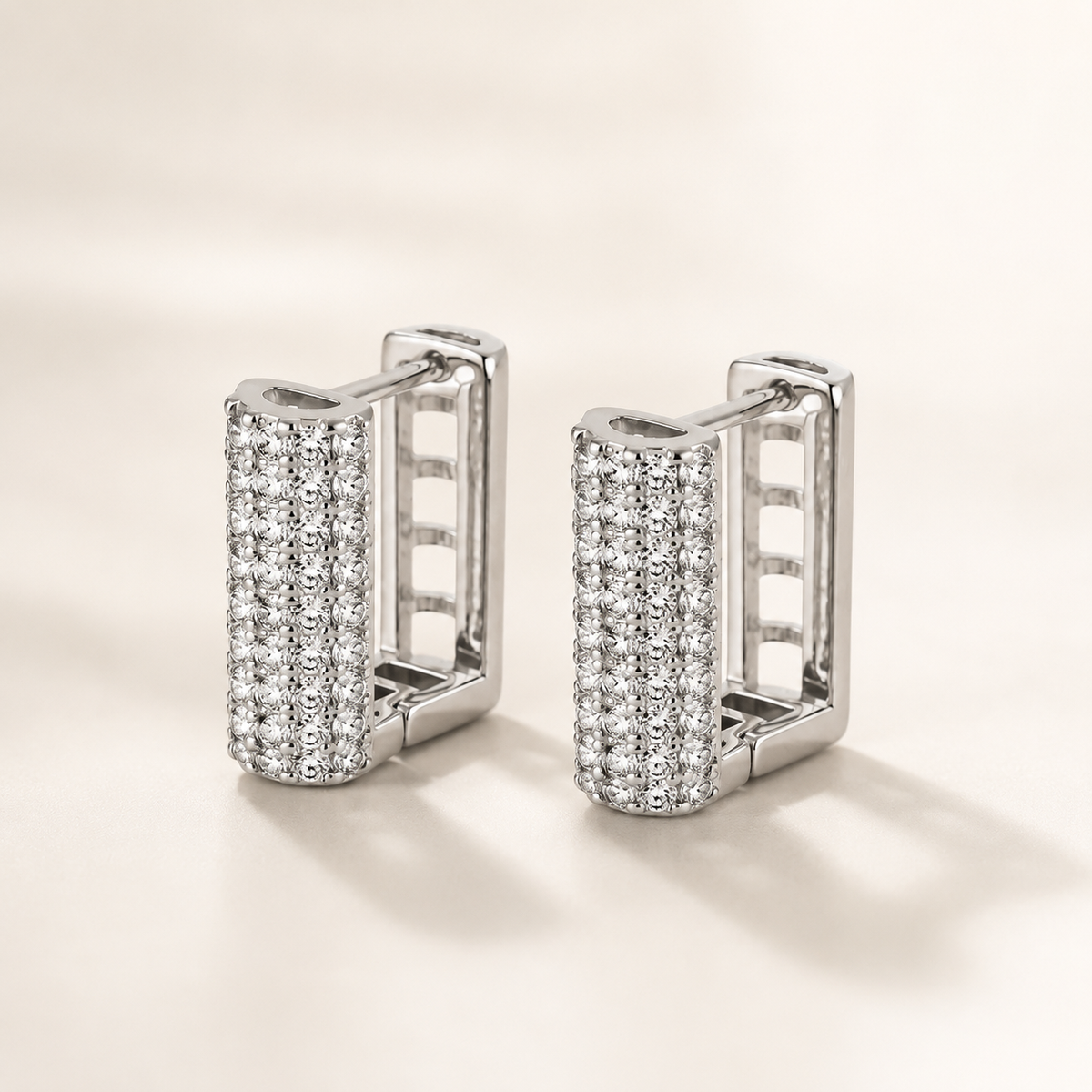 Brinco Folheado a Ouro 18k e Prata Mini Argola Quadrada Cravejada - Prata