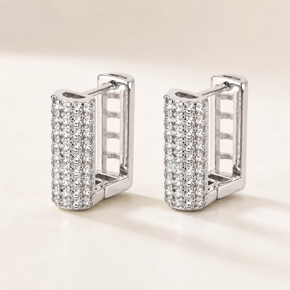 Brinco Folheado a Ouro 18k e Prata Mini Argola Quadrada Cravejada - Prata