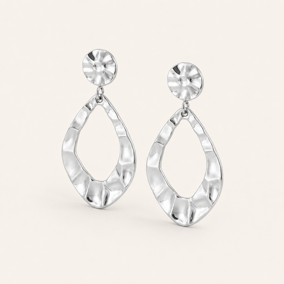Brinco Folheado a Ouro 18k e Prata Vazado Orgânico