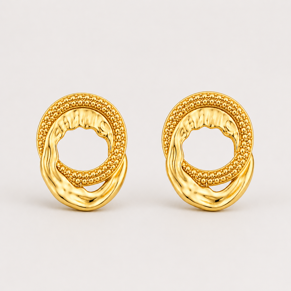 Brinco Folheado a Ouro 18k Círculo Duplo Texturizado Orgânico