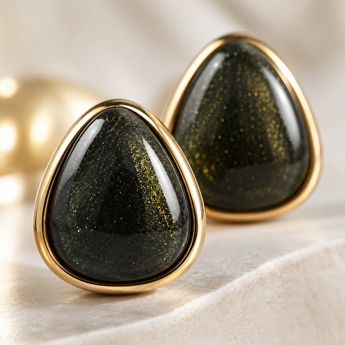 Brinco Folheado a Ouro 18k Gota com Pedra do Sol Verde