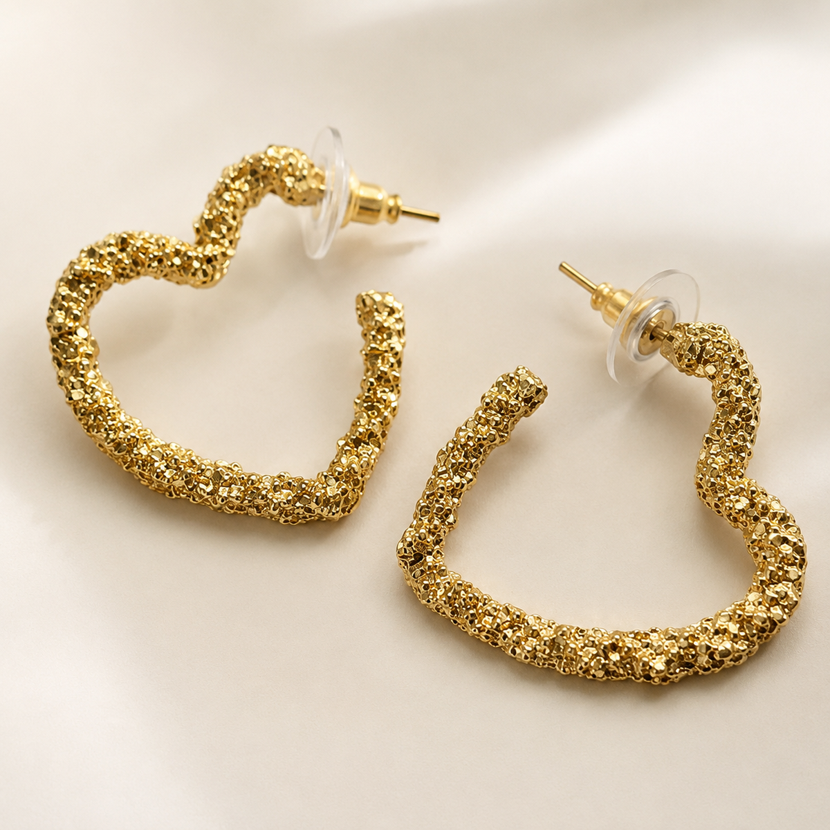 Brinco Folheado a Ouro 18k Argola Coração Texturizado