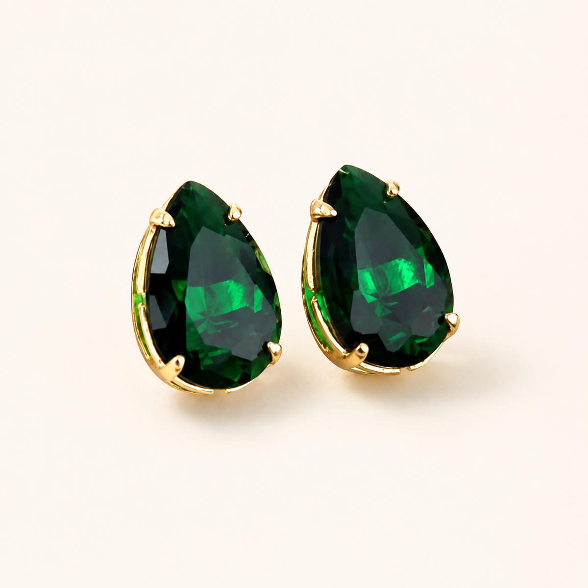 Brinco Folheado a Ouro 18k Pedra Verde Gota Cristal