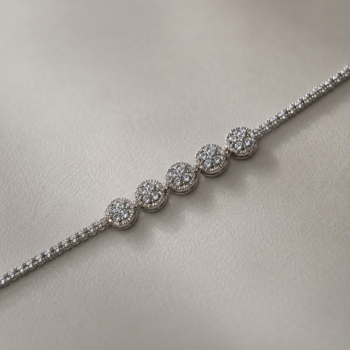 Bracelete Folheado a Ouro 18k Cravejado com Pedras Amarelas e Cristais