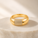 Anel Folheado a Ouro 18k Design Liso com Zircônias