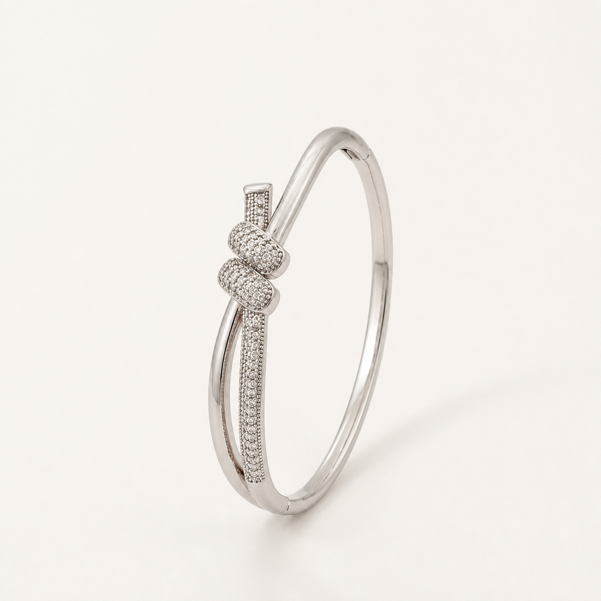 Bracelete Folheado a Ouro 18k e Prata Design Nó Cravejado