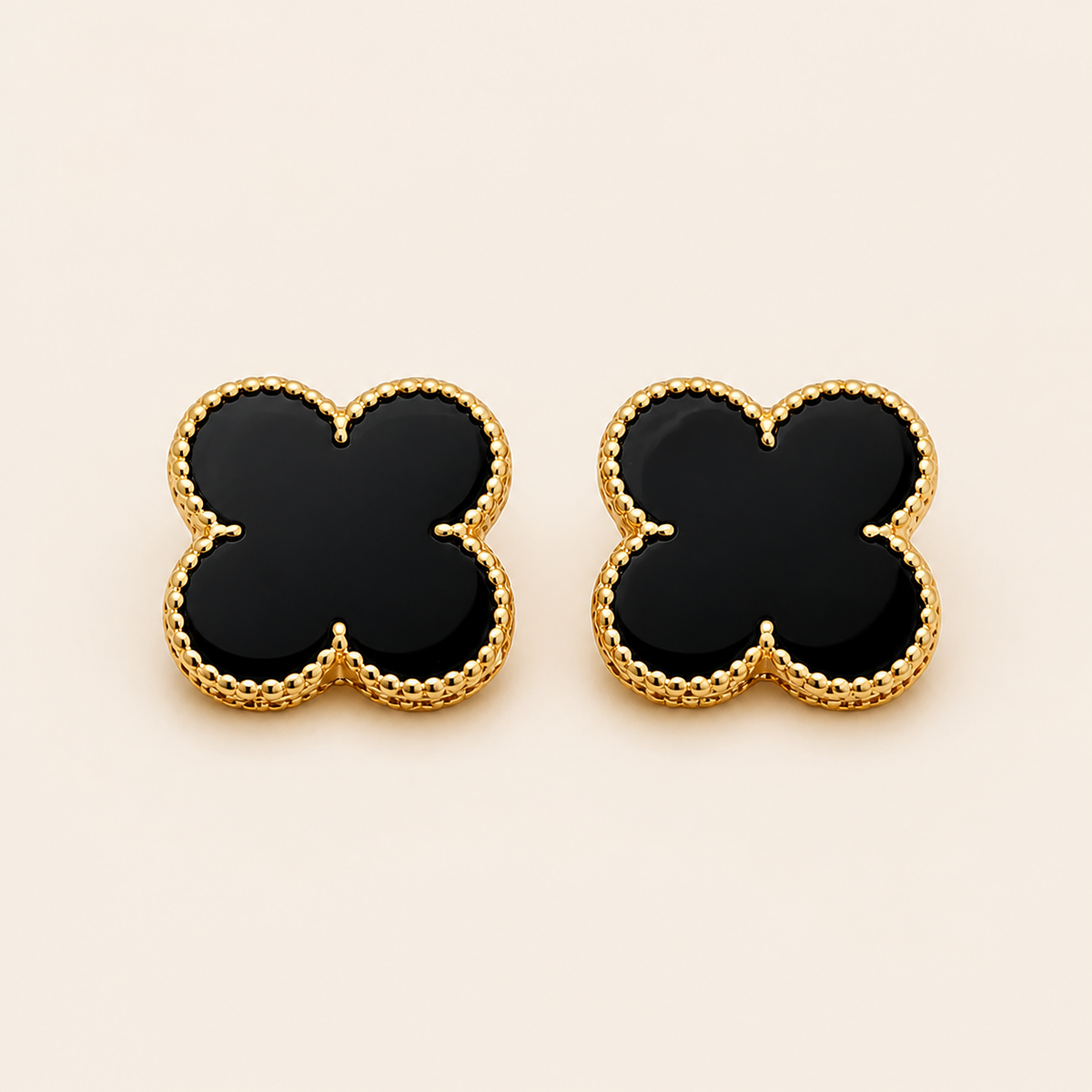 Brinco Folheado a Ouro 18k Inspiração Com Resina - Preto