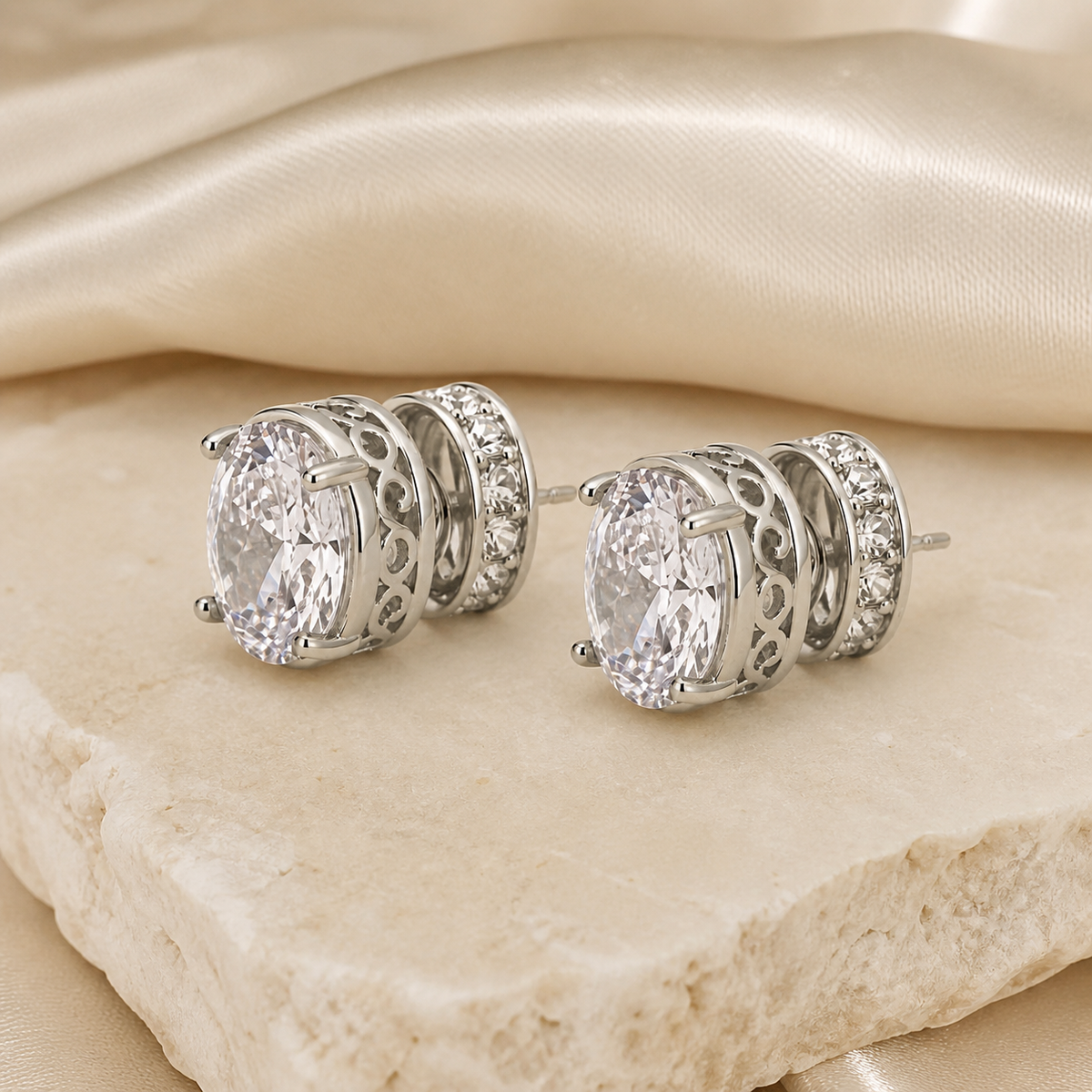 Brinco Folheado a Ouro 18k e Prata Oval de Cristal
