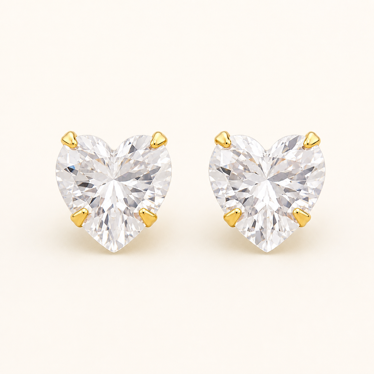 Brinco Folheado a Ouro 18k Coração de Cristal