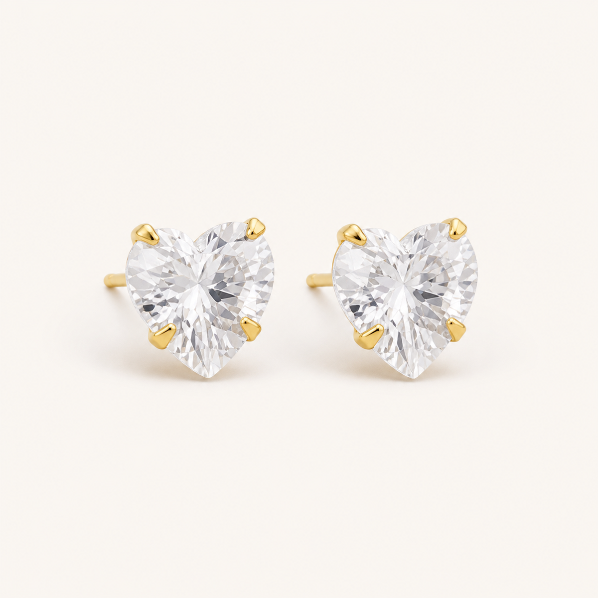Brinco Folheado a Ouro 18k Coração de Cristal