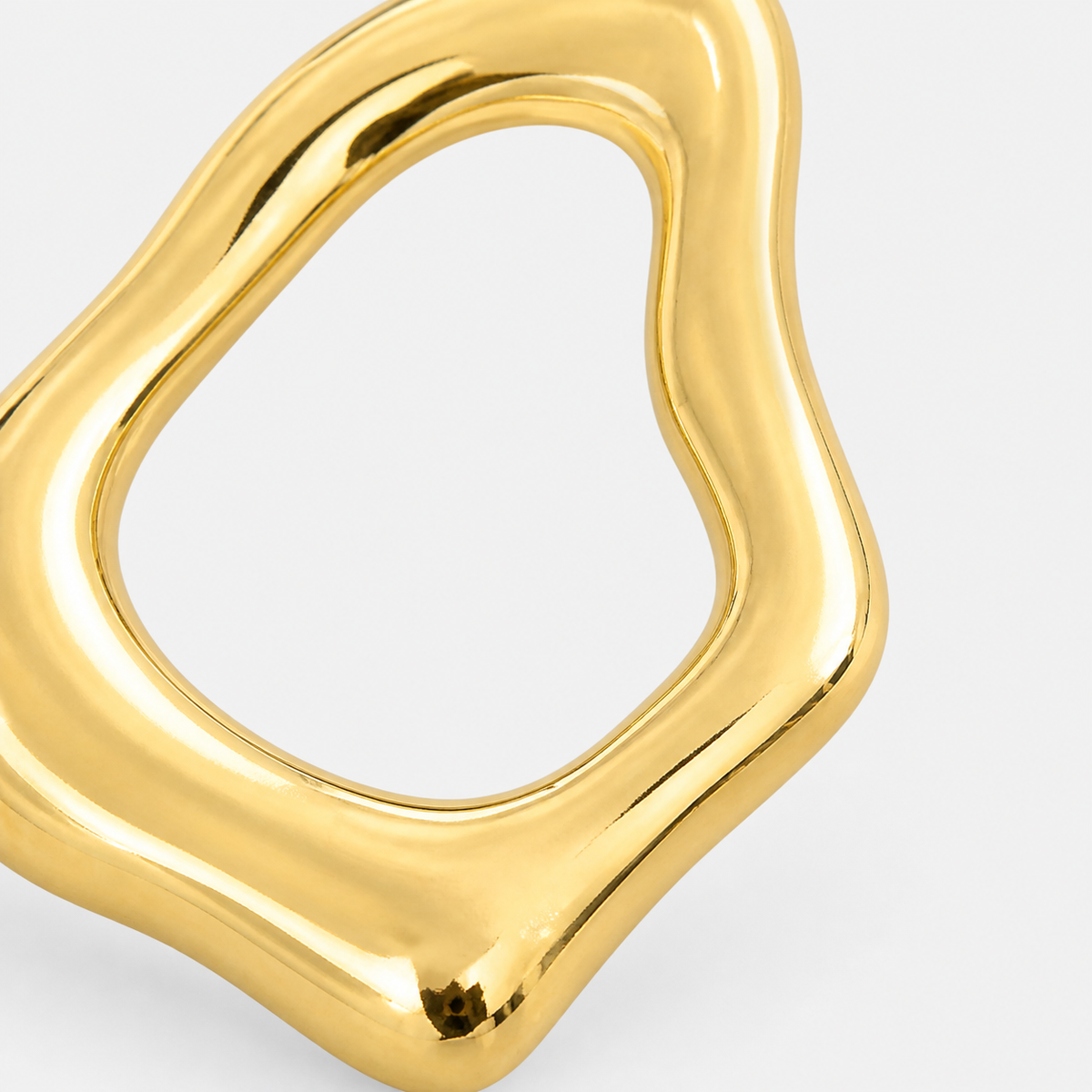 Brinco Folheado a Ouro 18k e Prata Forma Organica Vazada