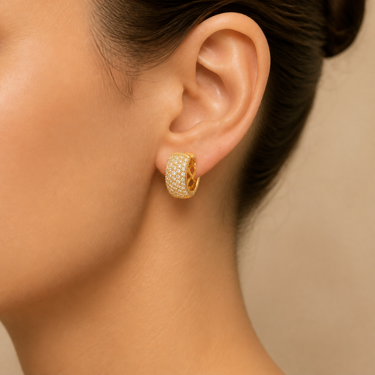 Brinco Folheado a Ouro 18k e Prata Argola Cravejada
