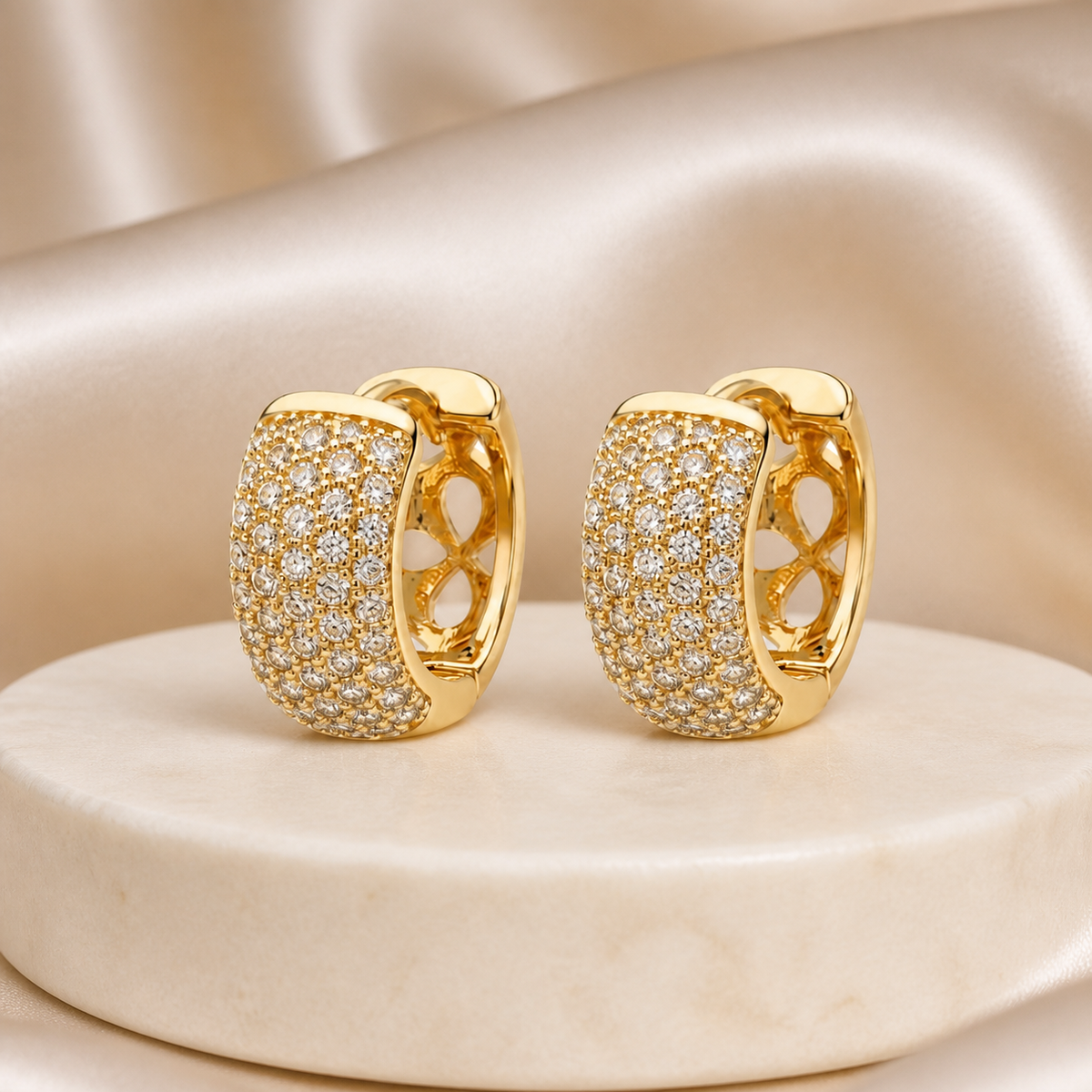 Brinco Folheado a Ouro 18k e Prata Argola Cravejada