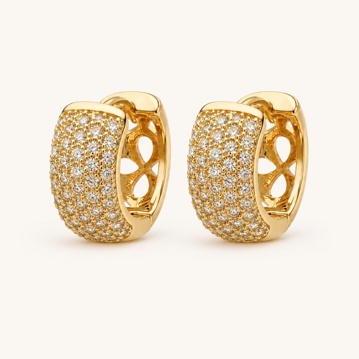 Brinco Folheado a Ouro 18k e Prata Argola Cravejada