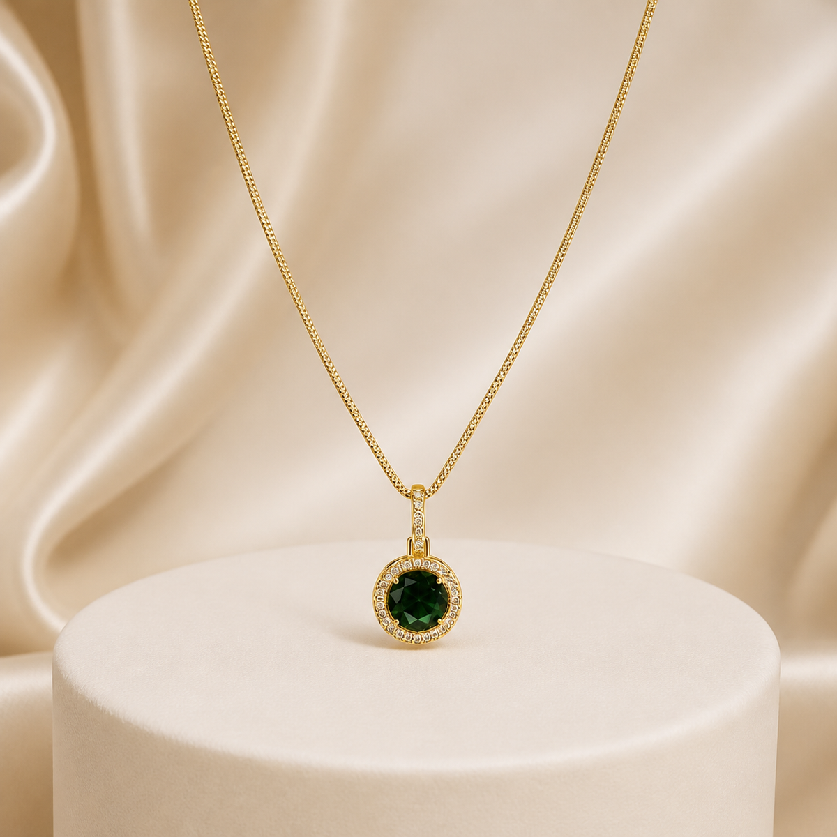 Colar Folheado a Ouro 18k e Prata Circulo Cravejado P