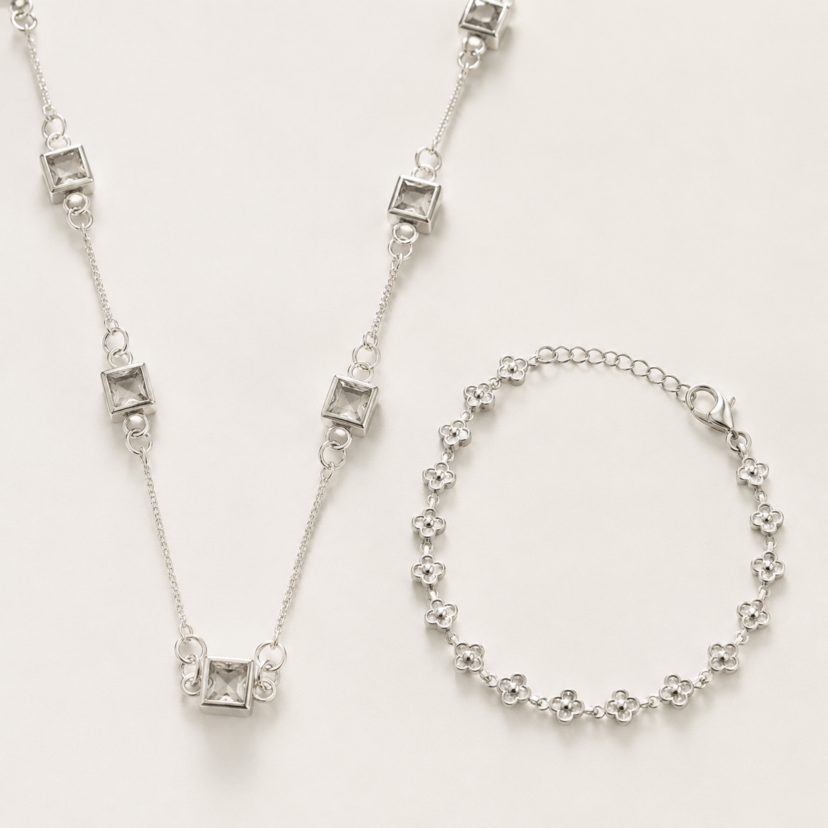 Conjunto Colar e Pulseira Folheado a Prata 925 Flores e Quadrados