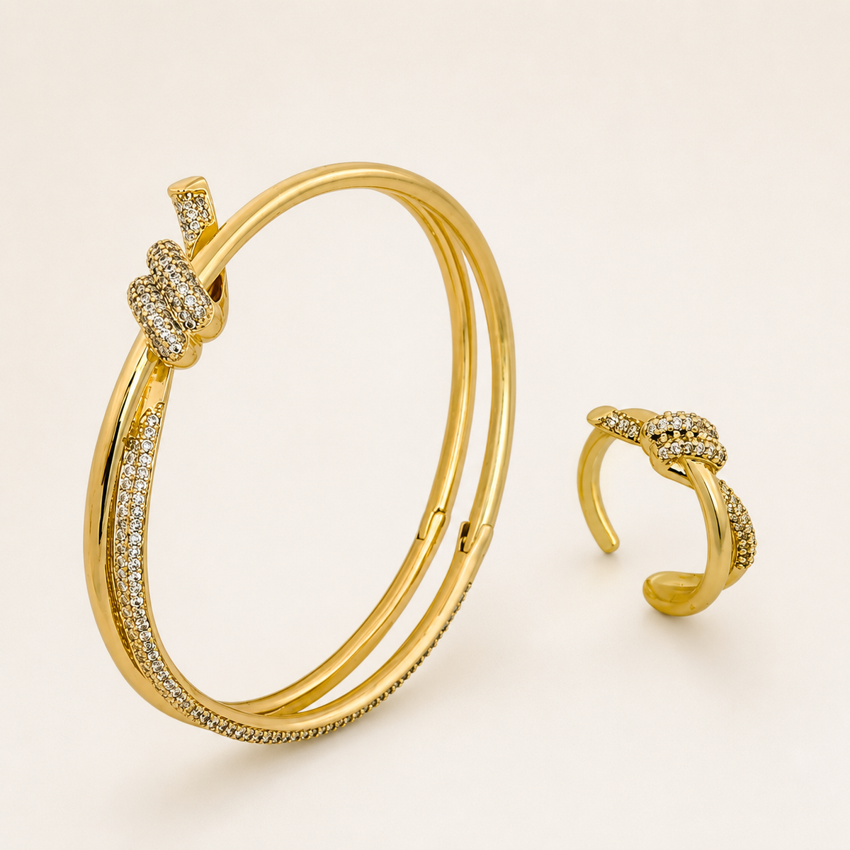Conjunto Bracelete e Anel Folheado a Ouro 18k Design Laço Cravejado