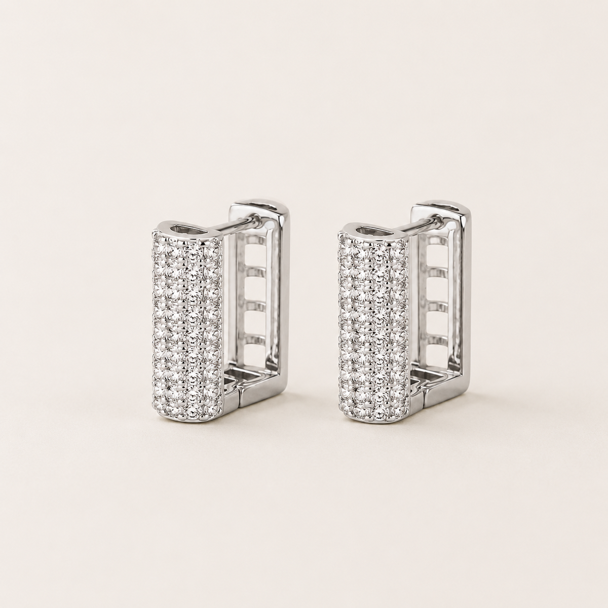 Brinco Folheado a Ouro 18k e Prata Mini Argola Quadrada Cravejada - Prata