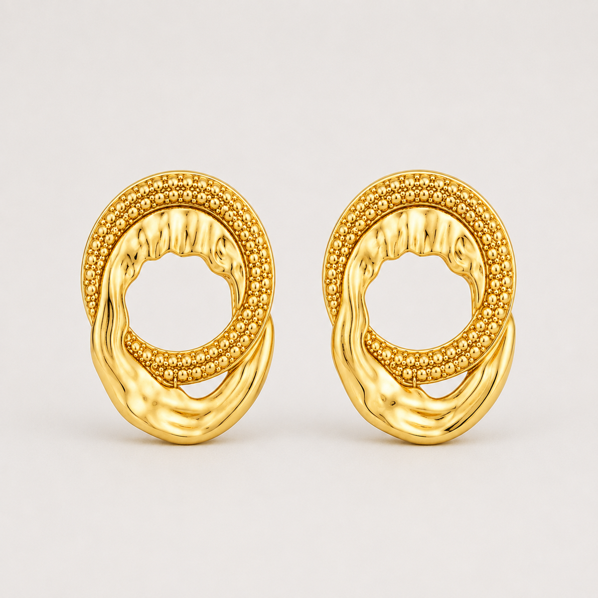 Brinco Folheado a Ouro 18k Círculo Duplo Texturizado Orgânico