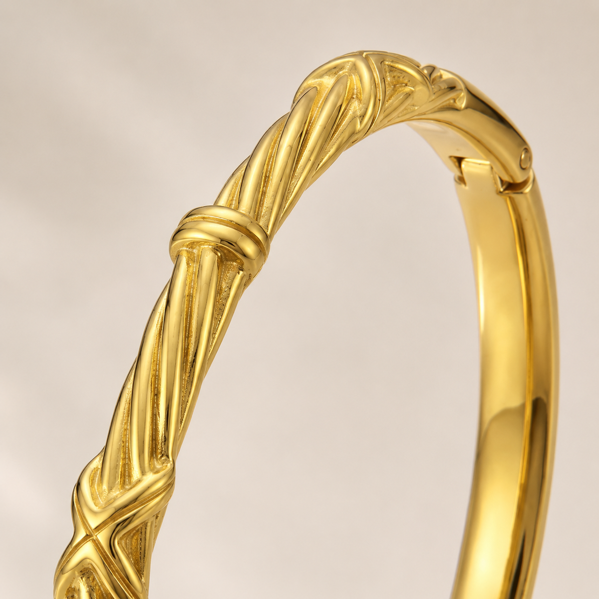 Bracelete de Aço Inoxidável Folheado a Ouro 18k e Prata Torcido - Ouro