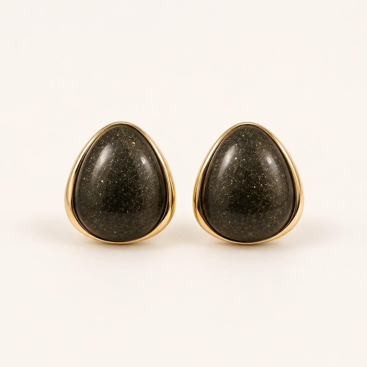 Brinco Folheado a Ouro 18k Gota com Pedra do Sol Verde