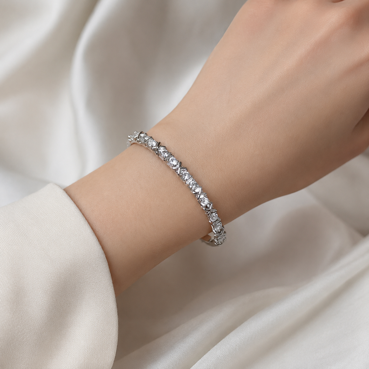 Bracelete Folheado a Prata 925 Cravejado com Zircônias - Design X