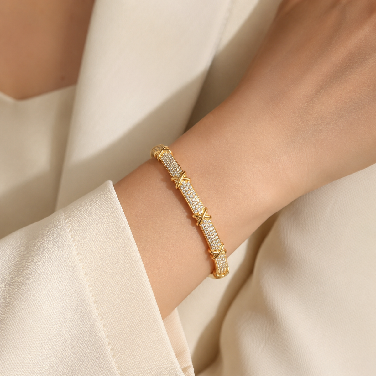 Bracelete Folheado a Ouro 18k Cravejado com Zircônias - Design X