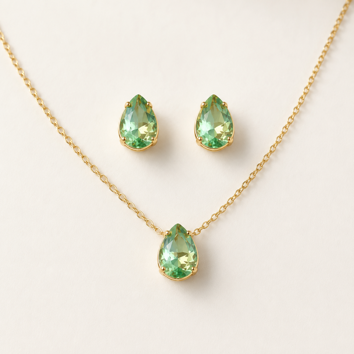 Colar Folheado Pedra Verde Gota Cristal