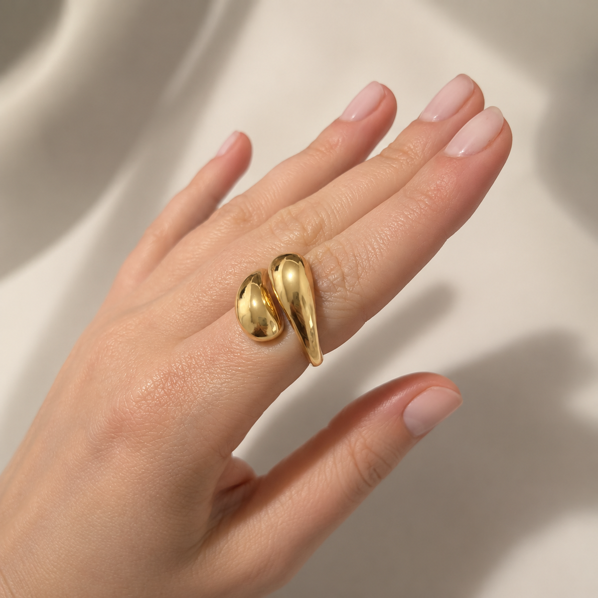 Anel Folheado a Ouro 18k Espiral Gota Liso