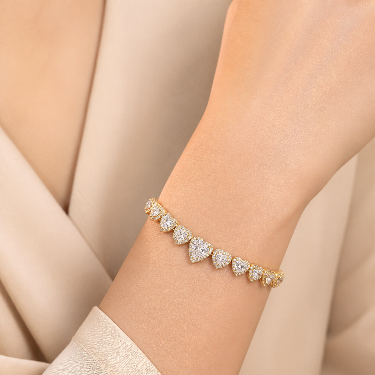 Pulseira Folheada a Ouro 18k e Prata Corações de Cristais - Ouro - Cristal