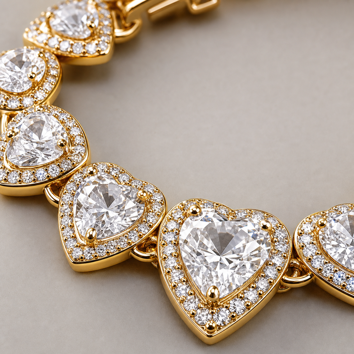 Pulseira Folheada a Ouro 18k e Prata Corações de Cristais - Ouro - Cristal