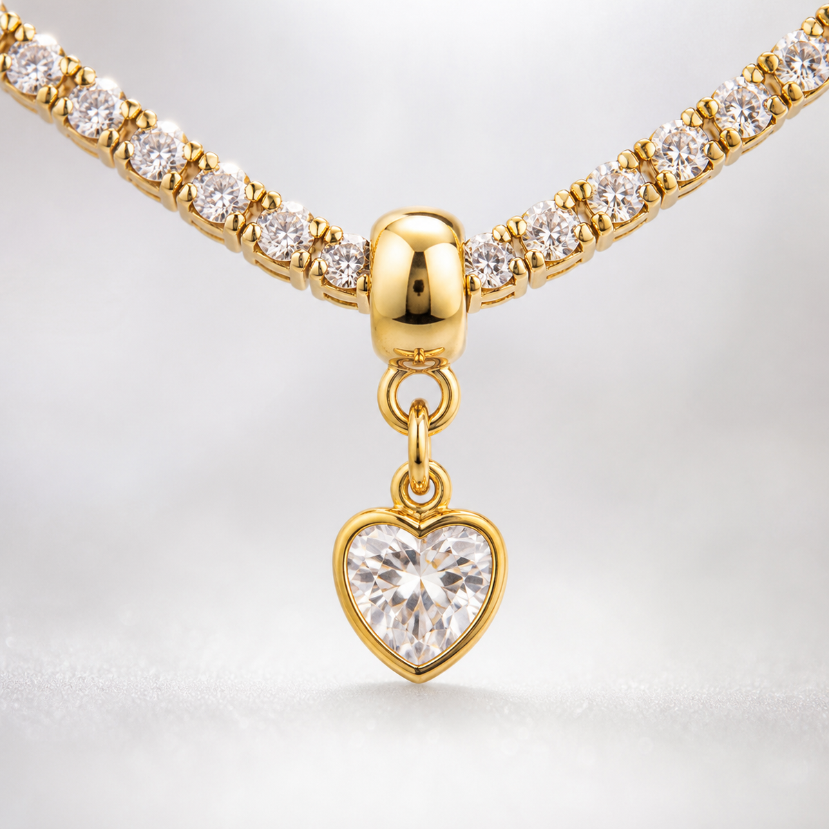 Colar Folheado Ouro 18k Cordão de Zircônia com Coração Cristal